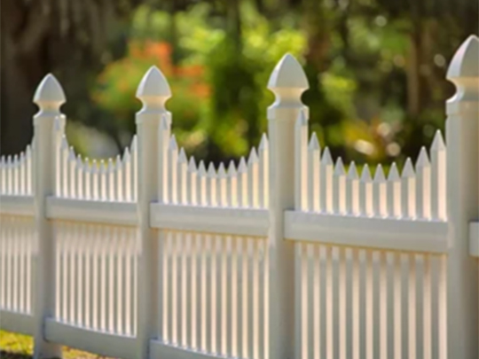 https://www.handymanconnection.net/kitchener/wp-content/uploads/sites/25/2021/08/preview-gallery-Taking-a-Look-at-the-Pros-and-Cons-of-a-Vinyl-Fence-GMB.jpg