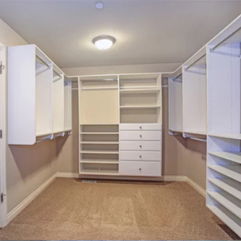 https://www.handymanconnection.net/ottawa/wp-content/uploads/sites/38/2021/08/Benefits-Of-A-Walk-In-Closet.jpg